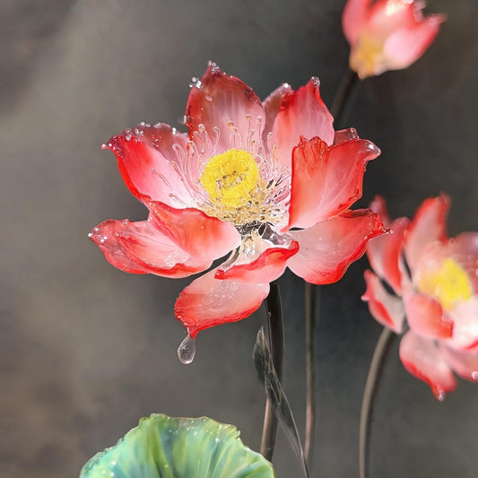 The Immortal Bloom: Elevating Space and Qi with Sculptural Glass