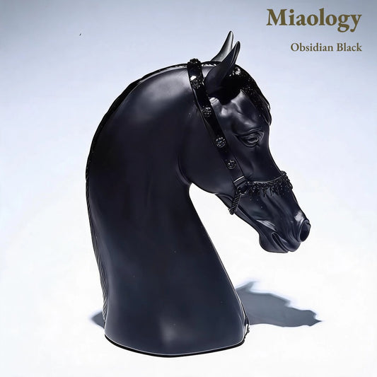 Handcrafted Glass Horse Head Sculpture – Three-Color Crystal Glass Steed Art Ornament