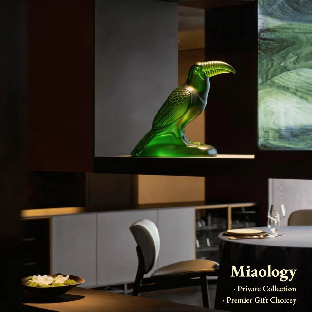 Emerald Hornbill Liuli Sculpture – Symbol of Prosperity & Discovery
